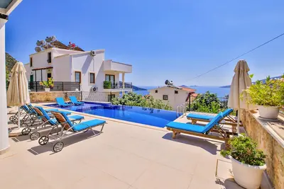 Image de Villa familiale idéale de 4 chambres avec piscine privée, près du centre de Kalkan
