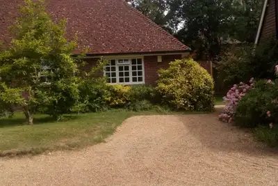 Image de Le Studio à Arden, Pluckley dans le jardin de l'Angleterre