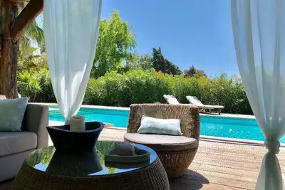 Image de Maison de campagne avec piscine 8 personnes dans domaine en pleine nature