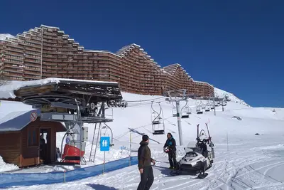 Image de studio 5/6 H Pyrénées pleine montagne, sur les pistes Ancv