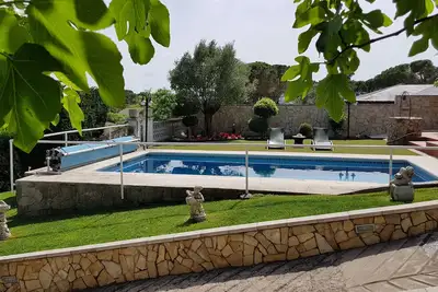 Maison de vacances sur la Costa Brava avec jardin, piscine et terrain de sport