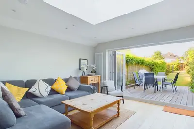 Image de Blackberry Cottage - A family home in the village and moments from the beach