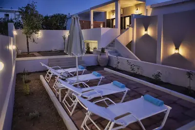 Image de Kallisti, maison luxueuse, à 100m de la grande plage, des commerces traditionnels et des tavernes!