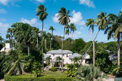 Image de Belle maison familiale sur chemin privé - 3 minutes à pied de la plage