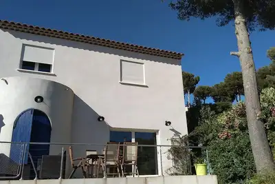 Image de Charmante maison pour 6 personnes piscine au centre du village de Carry le Rouet