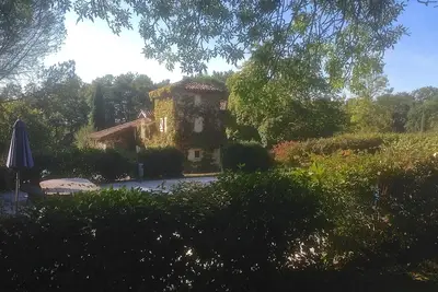 Image de Charmante ferme en pierre, piscine, court de tennis et plusieurs hectares de terrain.