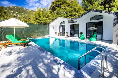 Image de Villa Lune de Miel Contemporaine Isolée avec Piscine Privée