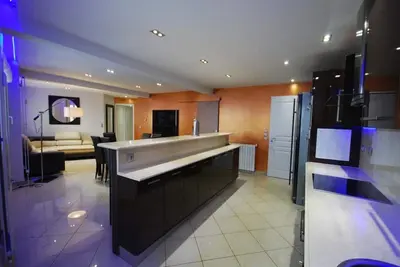 Image de Carlton! ! Luxury 3 Bdr Apartment