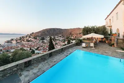 Image de Villa chic avec vue magnifique et piscine