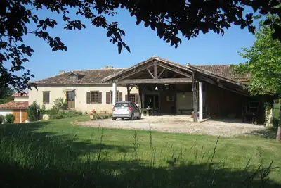 Ferme française avec piscine et vue sur les Pyrénées