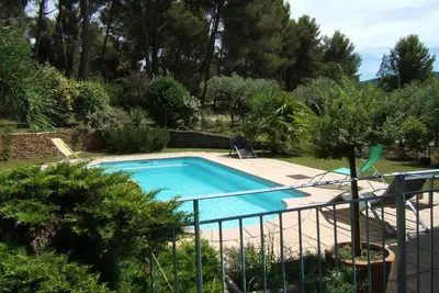 Image de Villa provençale de 200 m2  avec grand jardin et piscine sur Aix En Provence