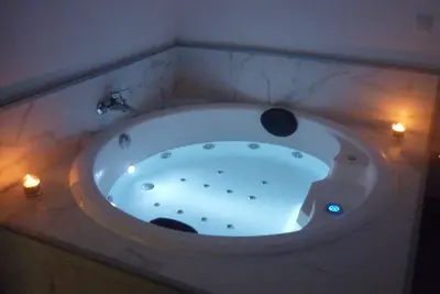 Image de Appartement avec Jacuzzi et Wifi