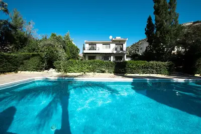 Image de Villa de luxe avec 3 chambres et grande piscine privée avec vue sur la mer. 200 mètres - plage
