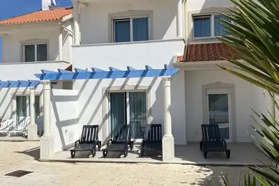 Image de Villa de 4 chambres en copropriété privée avec piscine