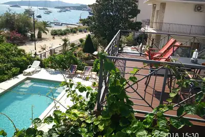 Image de Vieille maison pierreuse, appartement 3