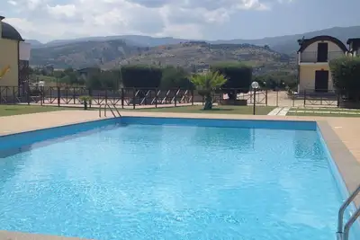 Appartement dans un complexe privé fermé avec piscine et vue sur la montagne