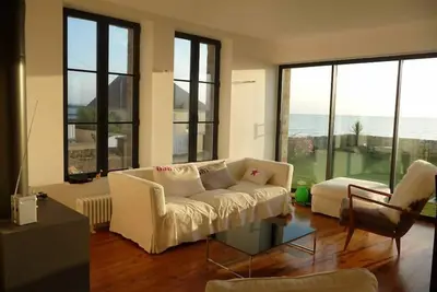 Image de Maison sur la plage pieds dans l'eau, vue mer de toutes les pièces