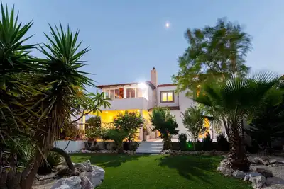 Image de Acjacuzzi Villa, grand jardin, à Kalithea Springs