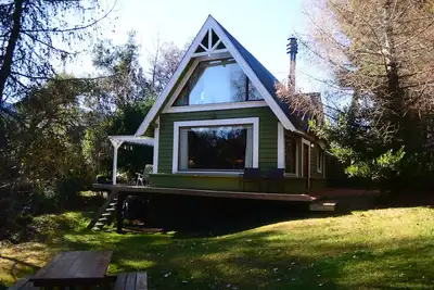 Image de Chalet dans les bois, sur le lac Lolog