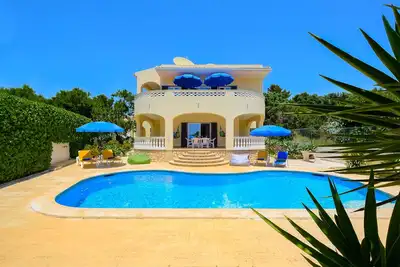 Image de ❀ Family Paradise. Calme, golf, campagne et plage, piscine, proche de tout