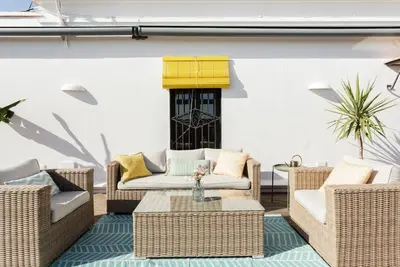 Image de Penthouse avec grande terrasse privée avec vue sur la cathédrale
