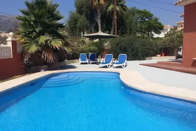 Image de Maison avec piscine, grande terrasse et près du village