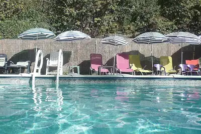 Image de 1 sur 3 gites situes dans 2 belle-piscine-jeux d'acres terrain -Wifi-lots pour voir \/ faire à proximité