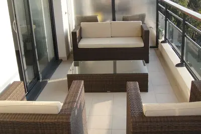 Image de Appartement de luxe au centre de Cannes avec 2 chambres, accès balcon et piscine, parking