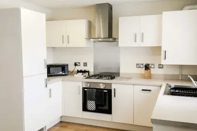 Image de Grand appartement moderne de luxe avec 2 chambres et parking privé gratuit