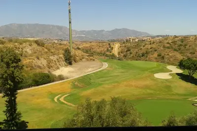 Image de 2bed 2bath, meilleures vues, piscine, grande terrasse, air conditionné, entrée au sol, golf