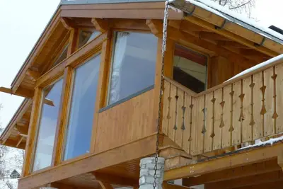 Image de Chalet de 95 m² avec 3 chambres, jardin et terrasse - Vue sur les montagnes