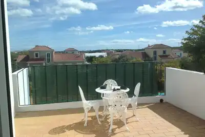 Image de Grande villa, balcon privé et Piscine chauffée solaire, Air conditionné, Wi-Fi, salle de jeux