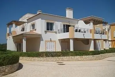 Image de Luxe 3 Bedroom Townhouse, avec Piscine Et Fabuleux vue sur la mer.