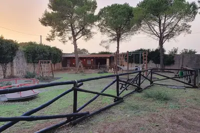 Image de Magnifique chalet dans les bois près de la mer