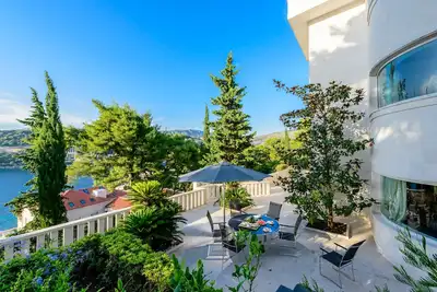 Image de Villa avec piscine privée et vue sur la mer