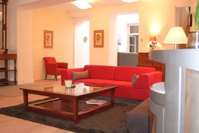 Image de La maison : construite en 1729, La maison surplombe la Dordogne (à 40 m). Il offre de spectaculaire