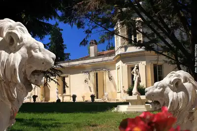 Chateau 13e siecle à 5' de Bordeaux 15' St Emilion\nLocation Logement en entier