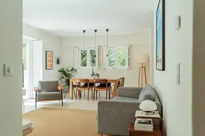 Image de appartement ensoleillé w / jardin dans quartier calme