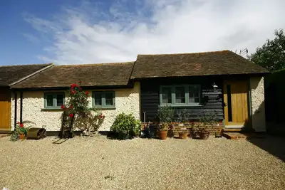 Image de Cottage avec terrasse privée, vue sur le jardin situé dans une jolie cour