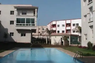 Image de Harhoura: joli appartement dans très jolie résidence avec piscine et à 800 m de la plage + internet Wifi.