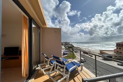 Image de Appartement avec vue directe sur la plage d'Areia Branca (30m)
