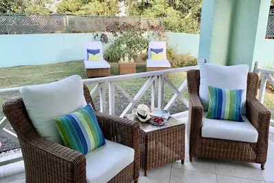 Image de Villa côtière aérée à quelques minutes de Miami Beach - 4 chambres et 3 salles de bain.