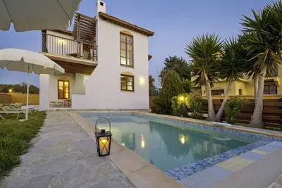 Latchi Beach Villas - Villa 2 chambres - Superbes vues sur la mer - Piscine privée - Wifi