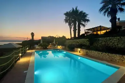 Image de Villa en front de mer avec vue imprenable, accès privé à la mer, piscine, Wi Fi