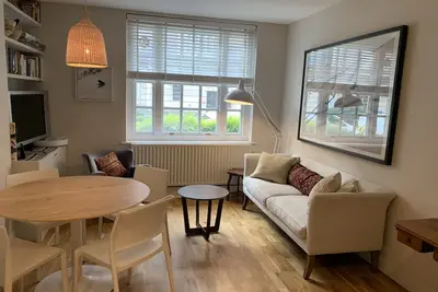 Image de Hammersmith, W6. Rez-de-chaussée appartement de 2 chambres à proximité de 2 stations de métro.