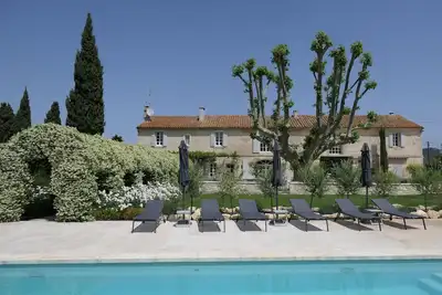 Image de Charmante longère rénovée au coeur des Alpilles.