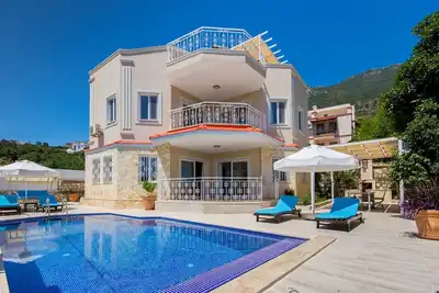 Image de Villa 2 chambres avec piscine isolée, vue sur la mer, jacuzzi sur le toit et sauna