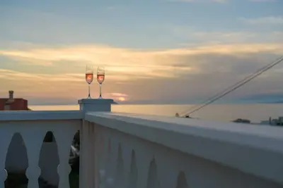 Image de Vue complète dans une maison de luxe à côté de la plage-Crète