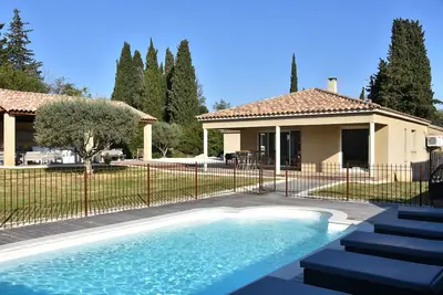 Image de Villa de prestige contemporaine de 10 personnes climatisée et piscine chauffée
