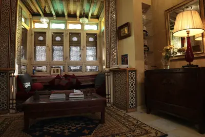 Image de un riad avec jardin, terrasses et piscine suspendus, au coeur de Nabeul.